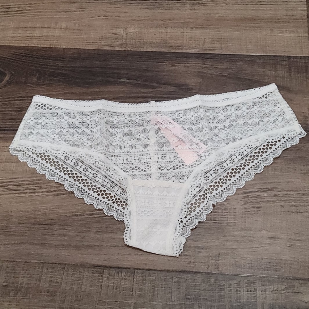 NWT Victoria's Secret Lace Cheekster